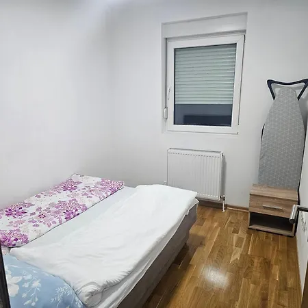 Apartament Bisevac *